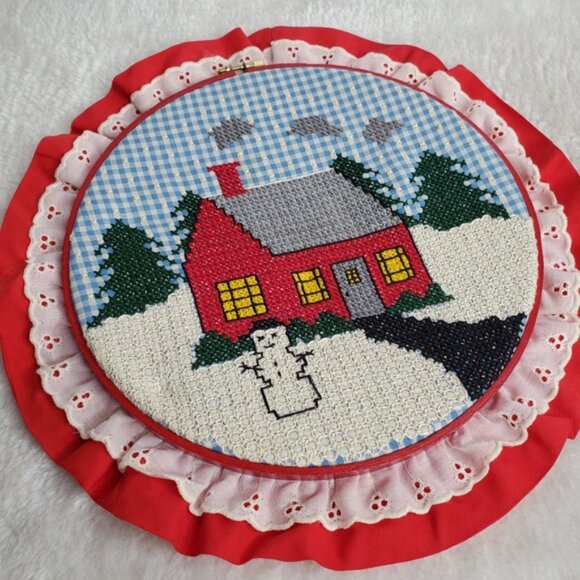 Vintage Handcrafted Needlepoint Embroidery Felt Round Holiday Wall Decor - Picture 2 of 5